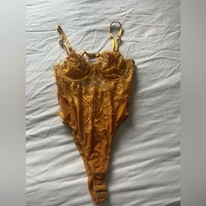 brand new without tags mustard yellow lace bodysuit fashion nova
